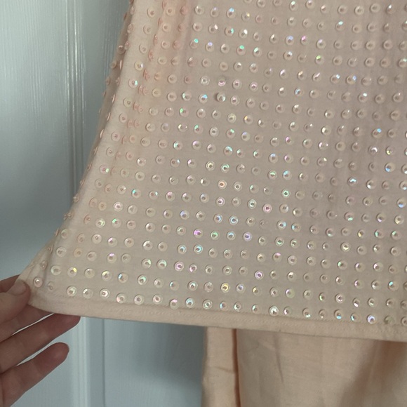 Peach sequined top and matching linen skirt. Breezy & comfortable summer outfit - Picture 4 of 9